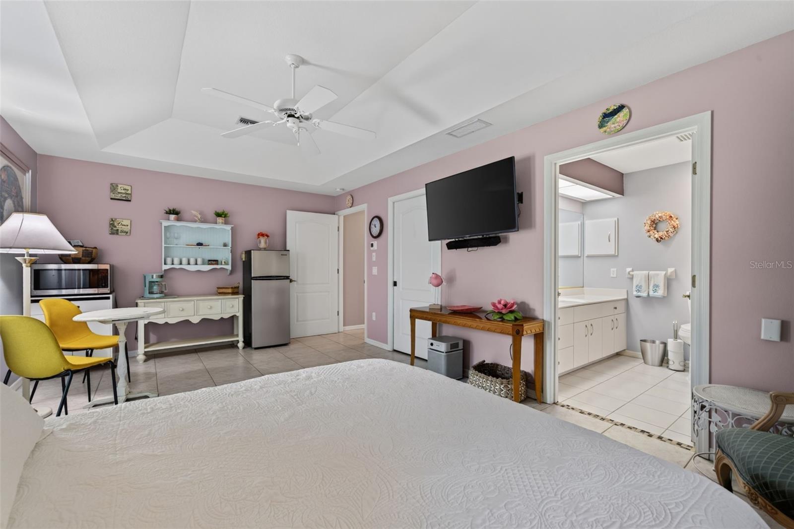 150 N OXFORD DR — photo 54