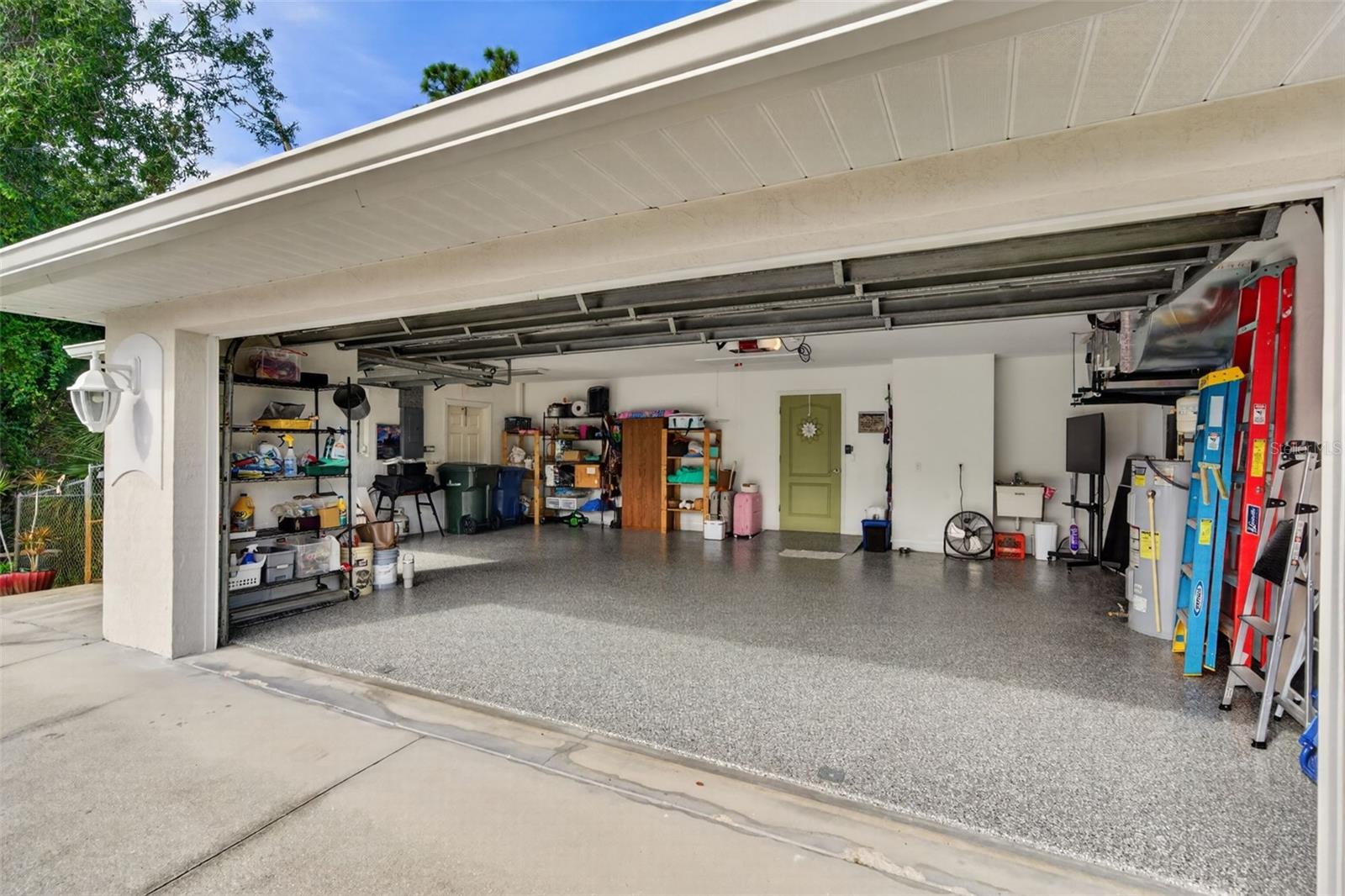 150 N OXFORD DR — photo 82