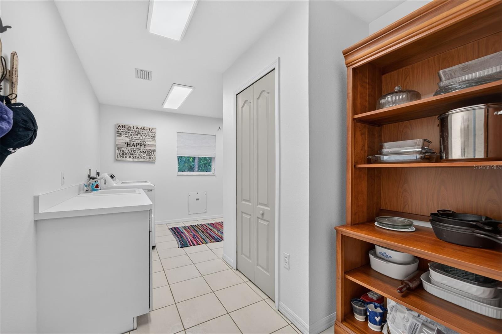 150 N OXFORD DR — photo 66
