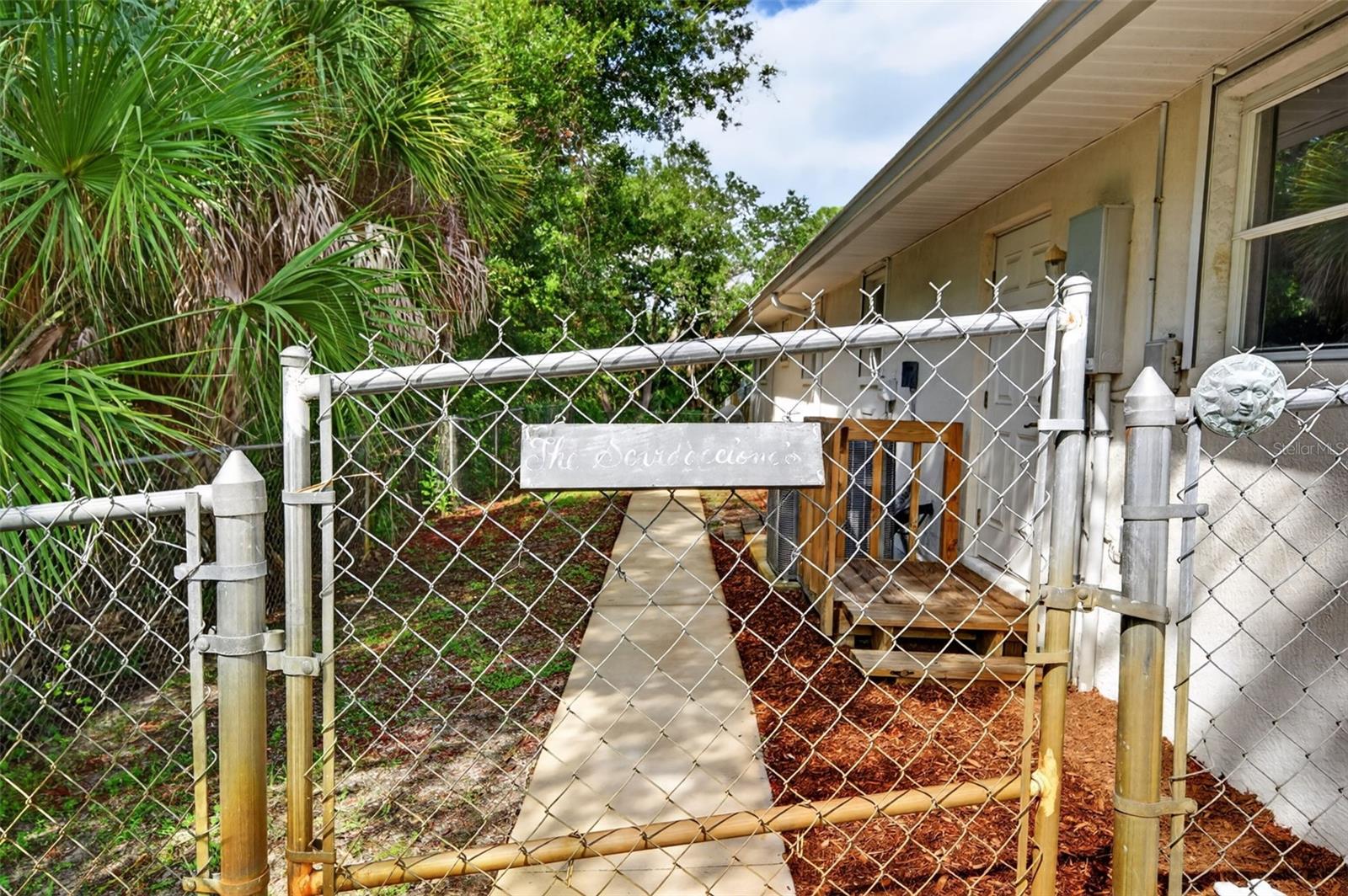 150 N OXFORD DR — photo 86