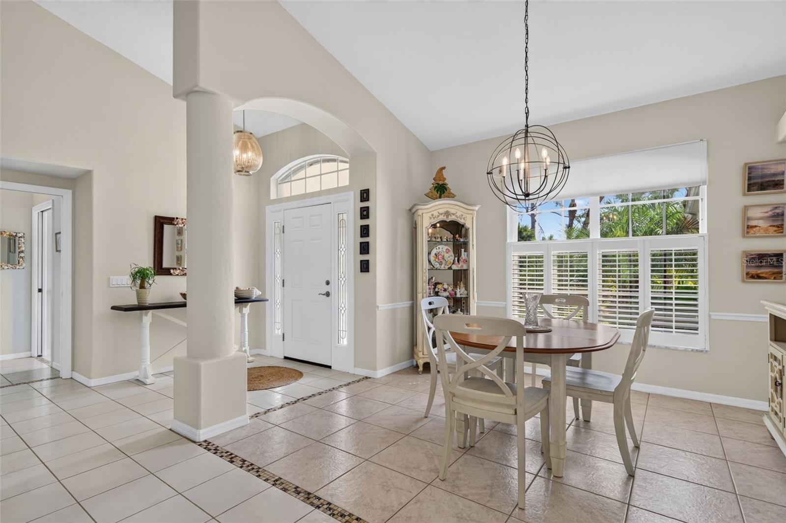 150 N OXFORD DR — photo 12