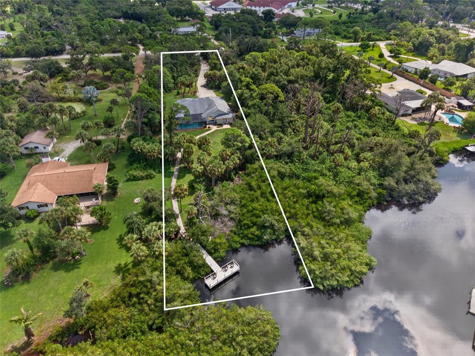 150 N OXFORD DR — photo 3