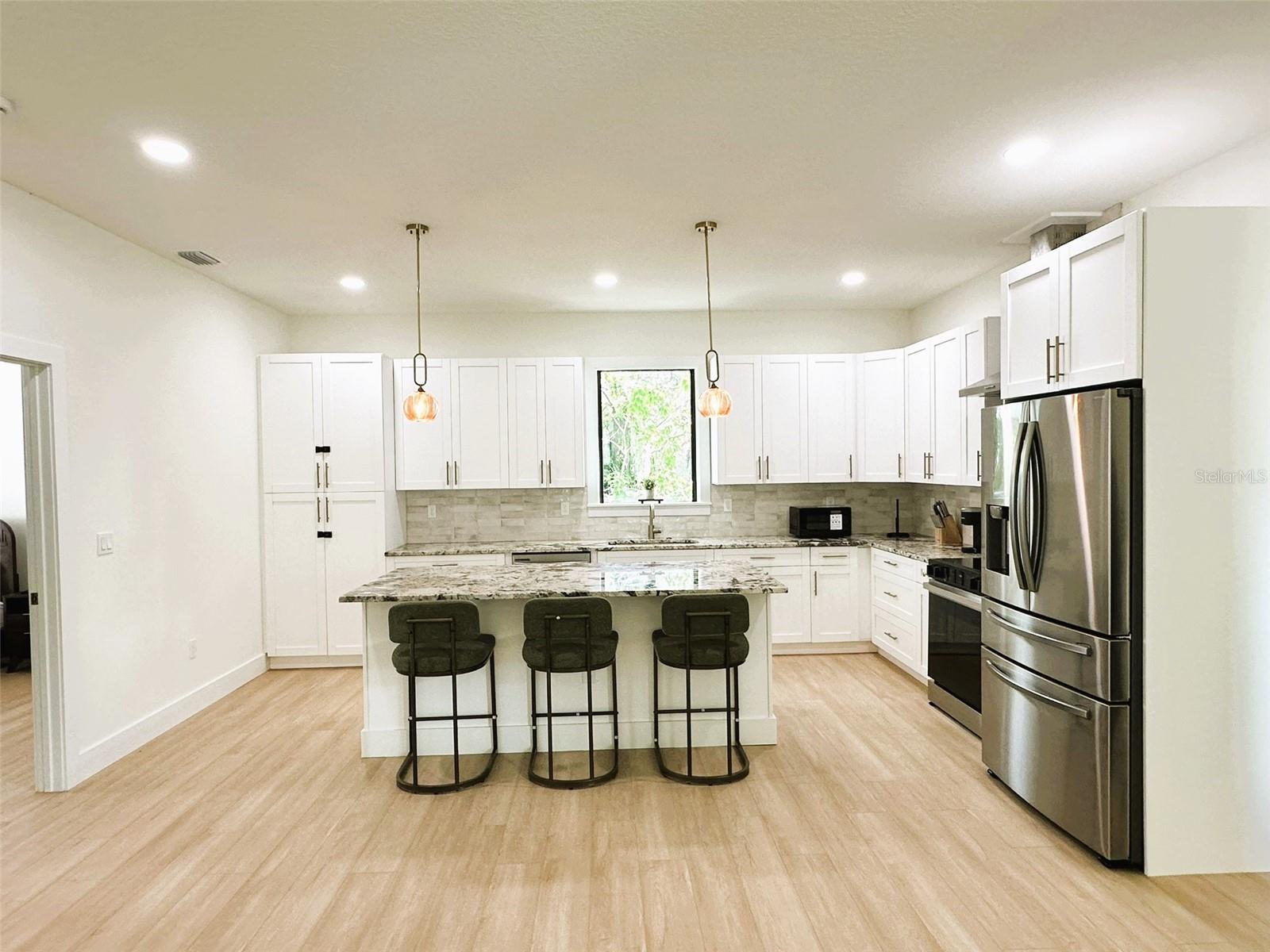 7907 N GREENWOOD AVE — photo 18