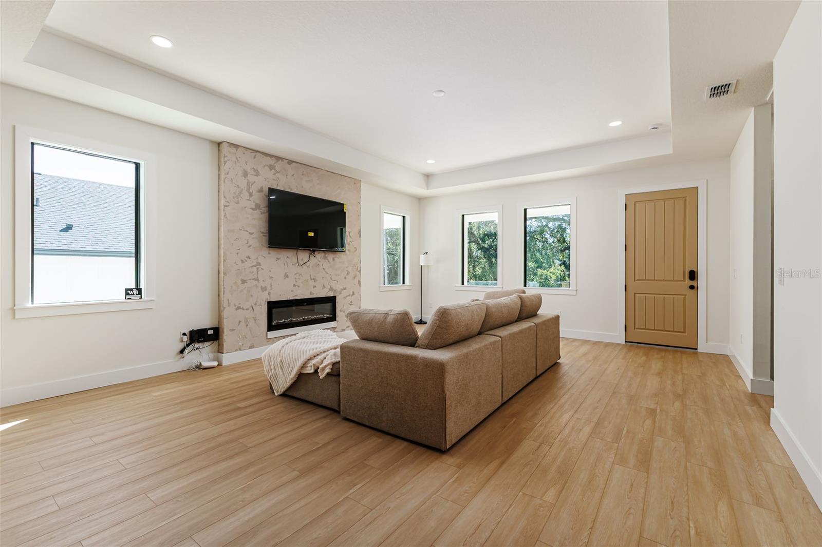 7907 N GREENWOOD AVE — photo 11