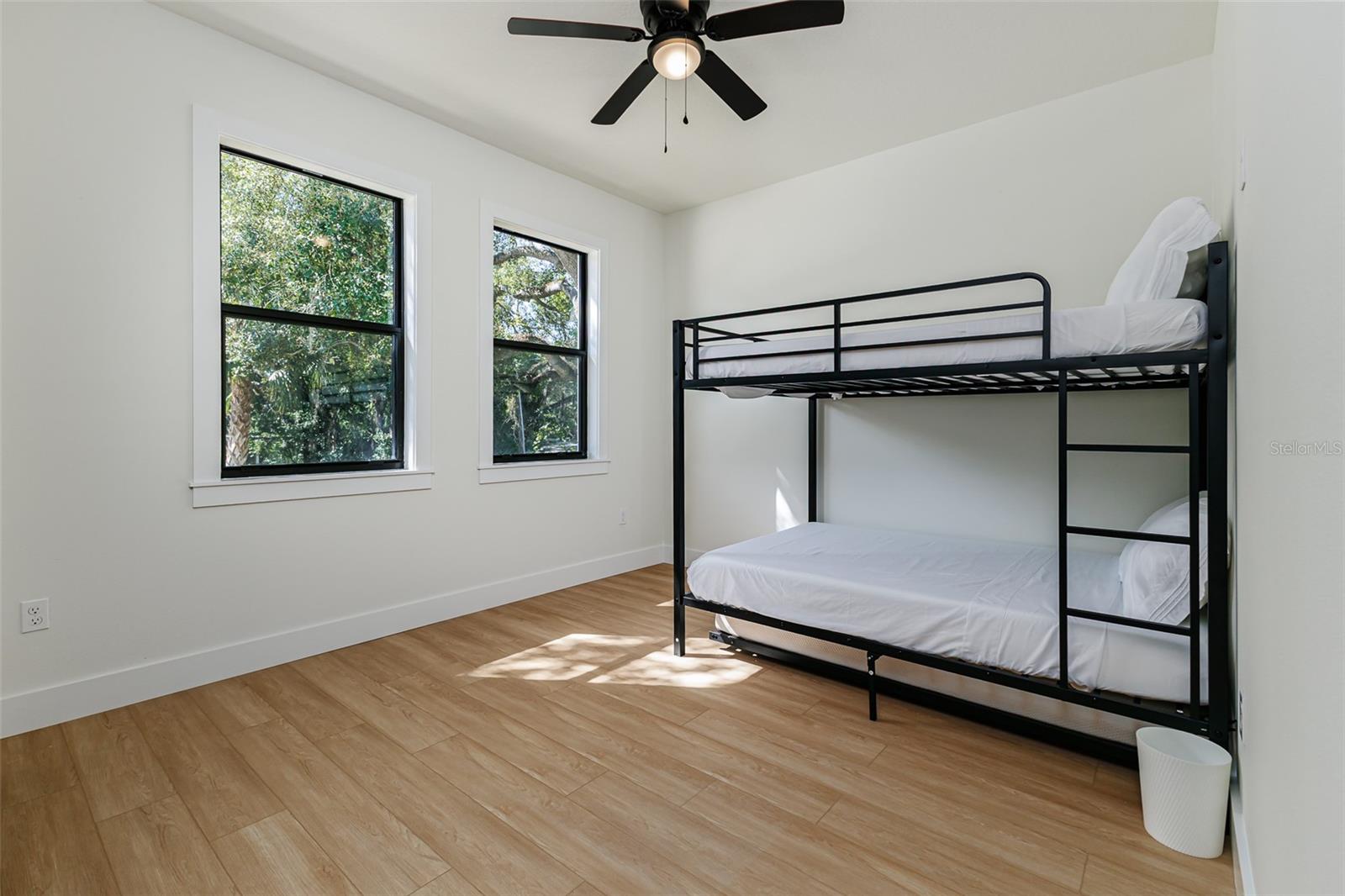 7907 N GREENWOOD AVE — photo 36