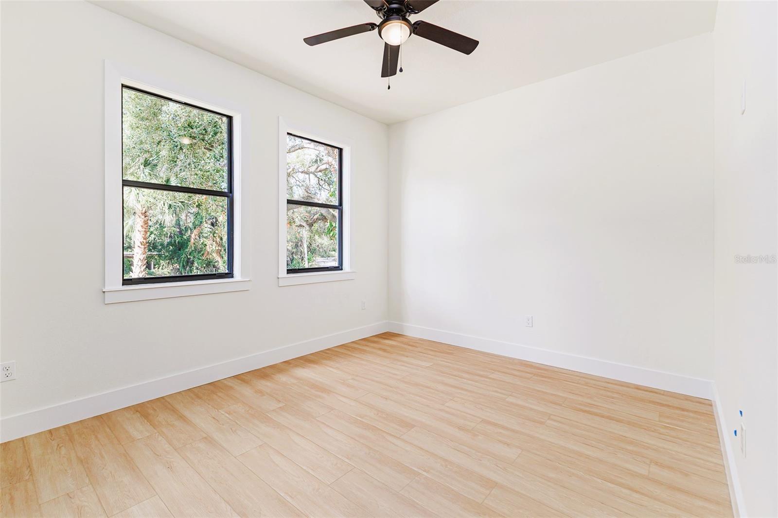 7907 N GREENWOOD AVE — photo 44