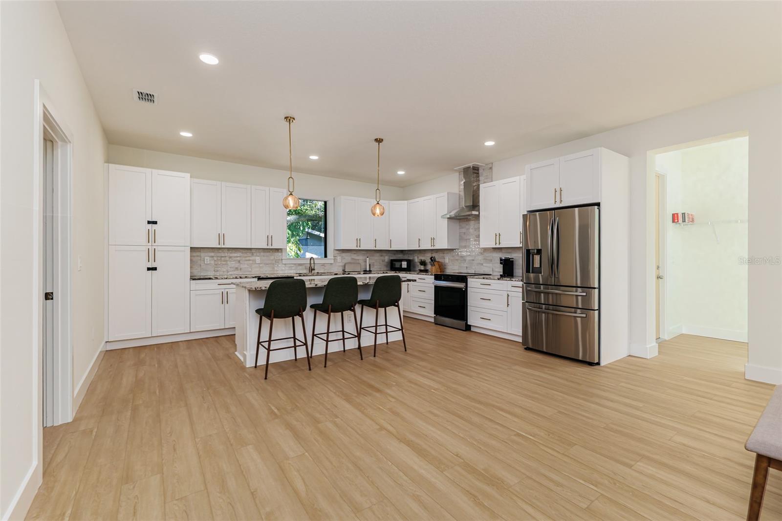7907 N GREENWOOD AVE — photo 15