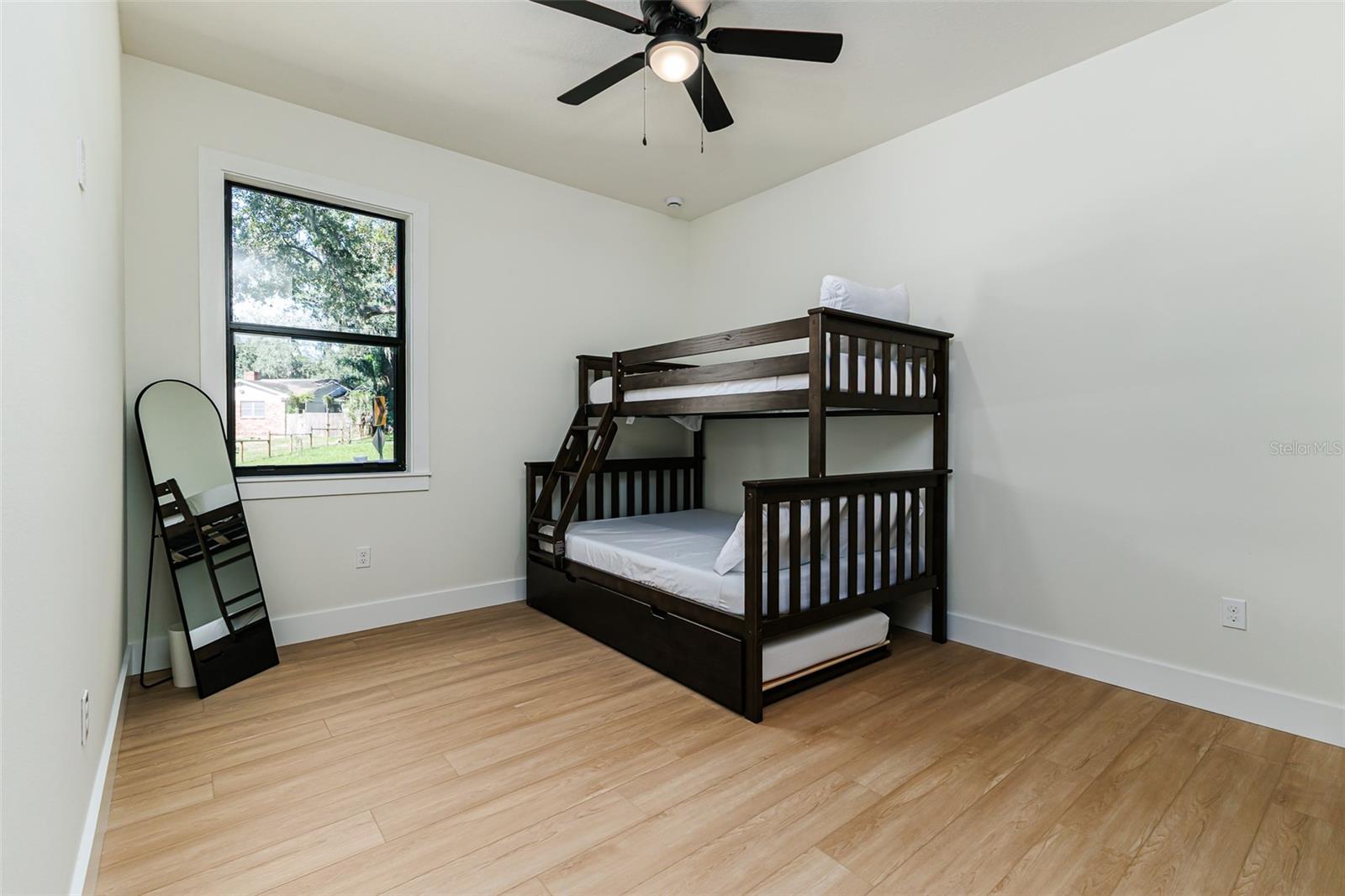 7907 N GREENWOOD AVE — photo 39