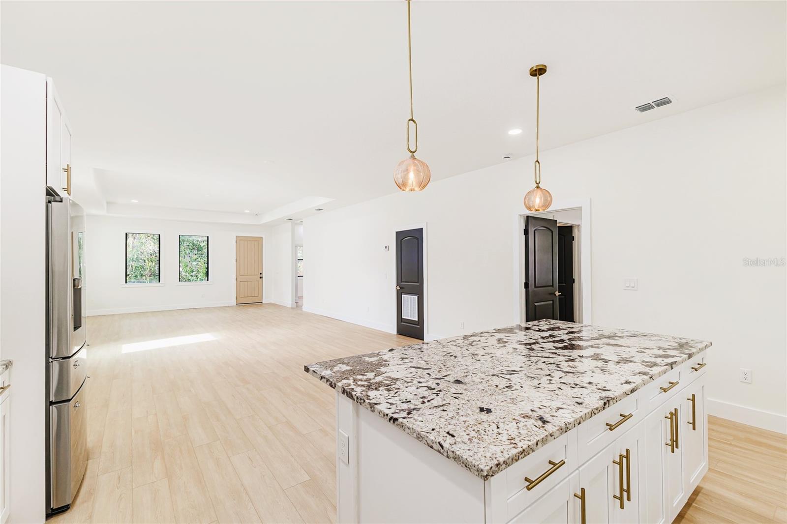 7907 N GREENWOOD AVE — photo 24