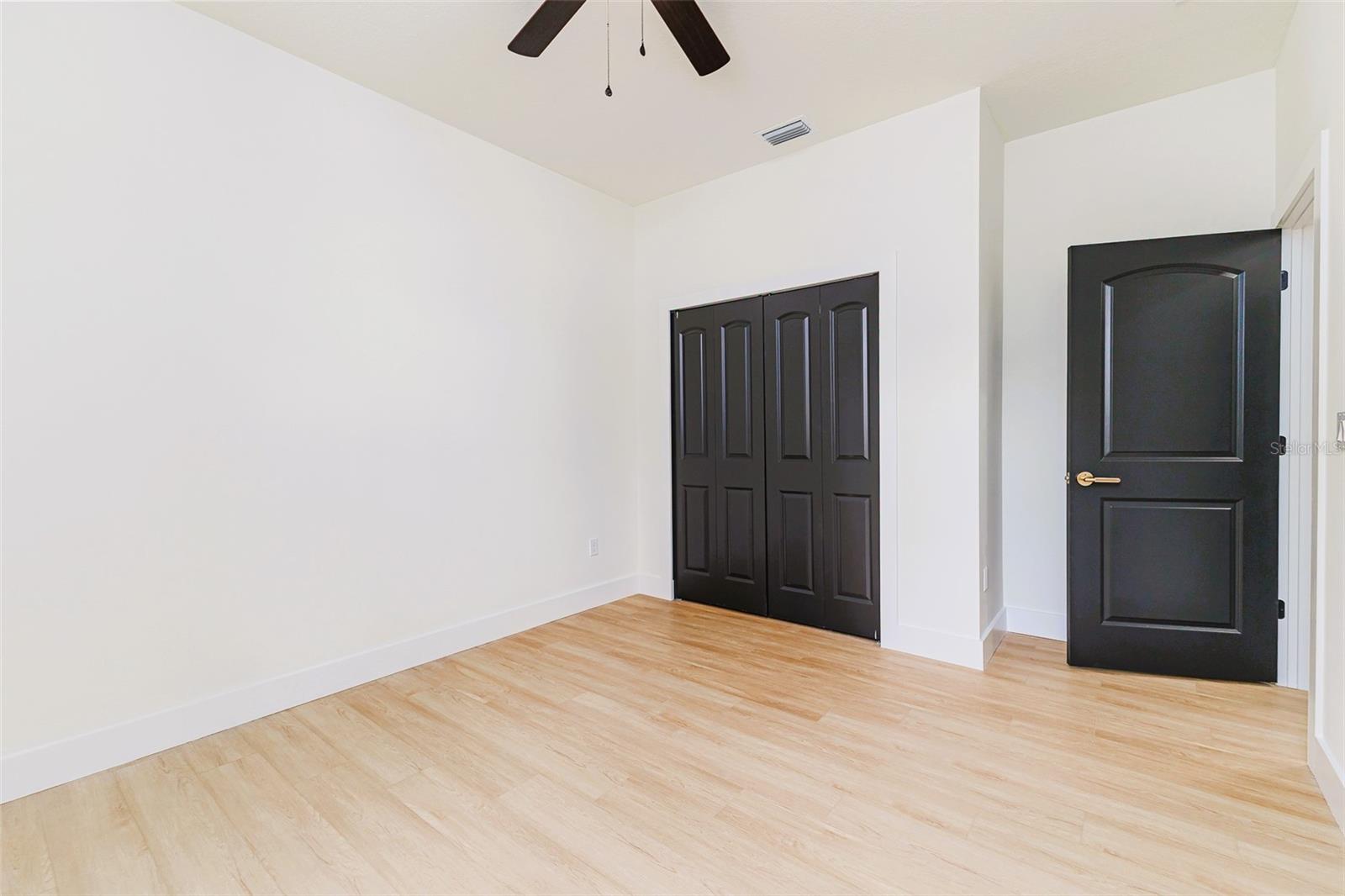 7907 N GREENWOOD AVE — photo 48