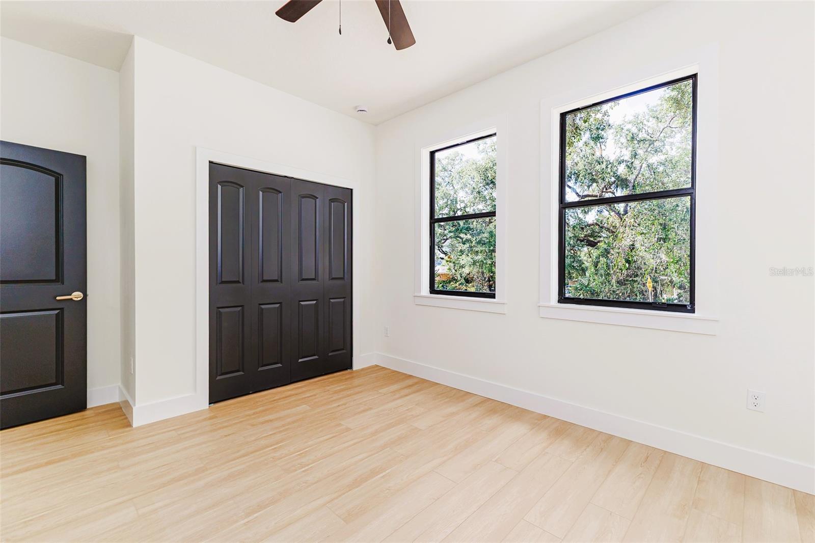 7907 N GREENWOOD AVE — photo 45