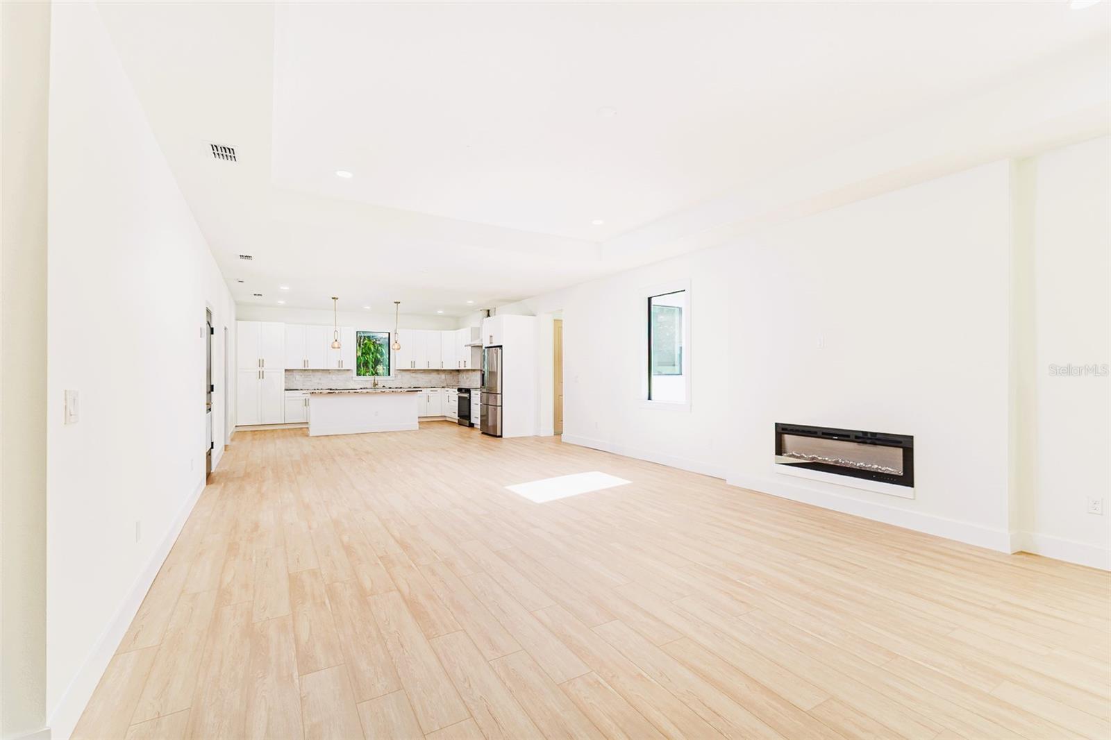 7907 N GREENWOOD AVE — photo 20