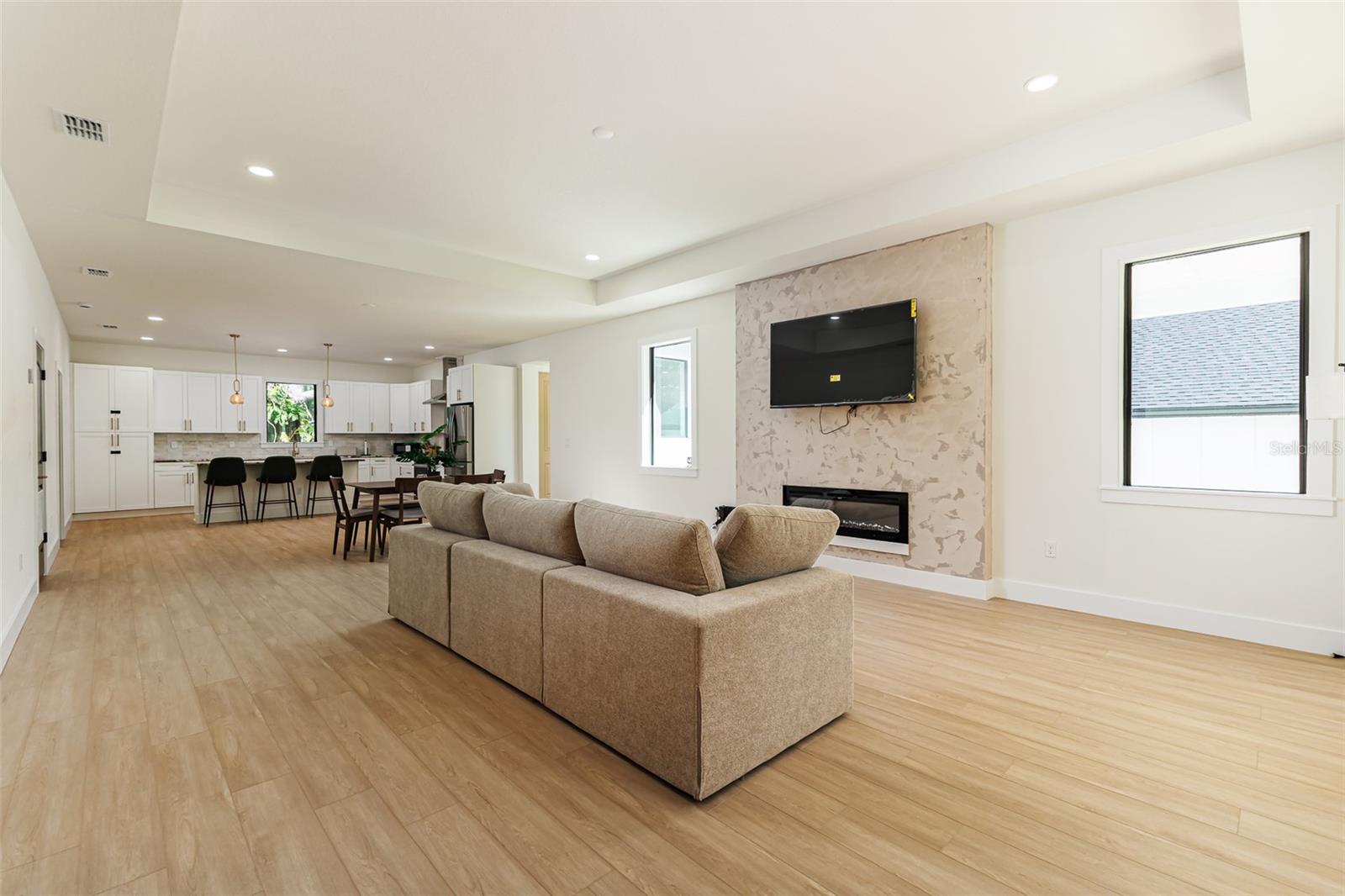 7907 N GREENWOOD AVE — photo 10