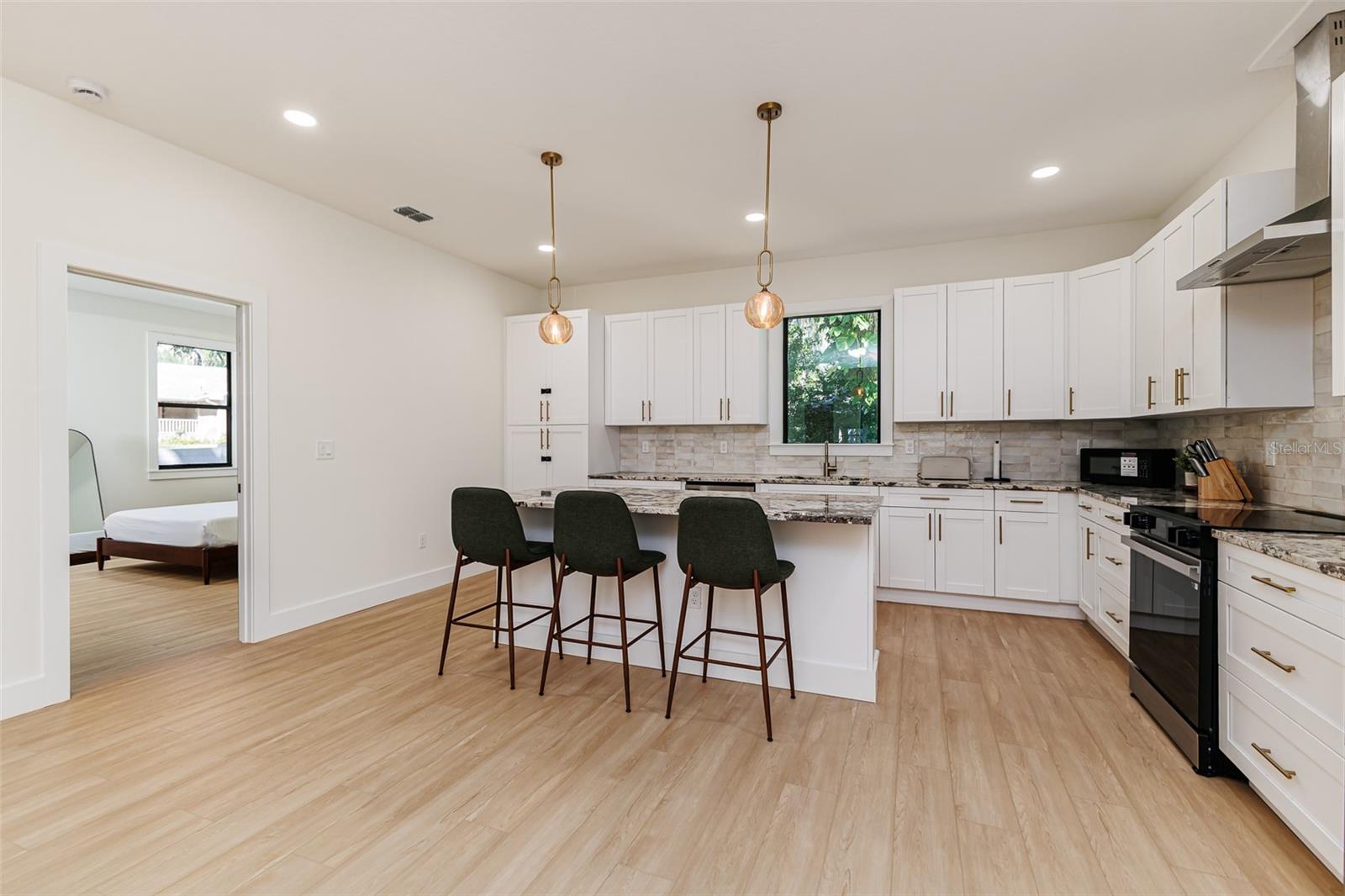 7907 N GREENWOOD AVE — photo 17