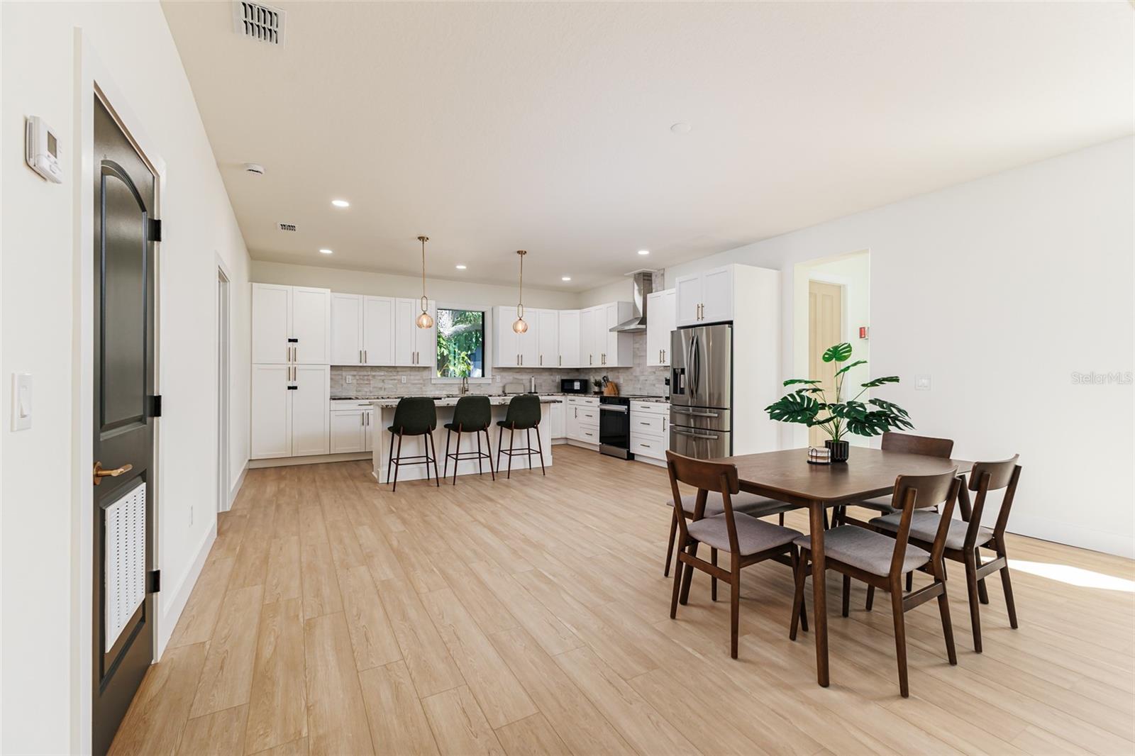 7907 N GREENWOOD AVE — photo 12