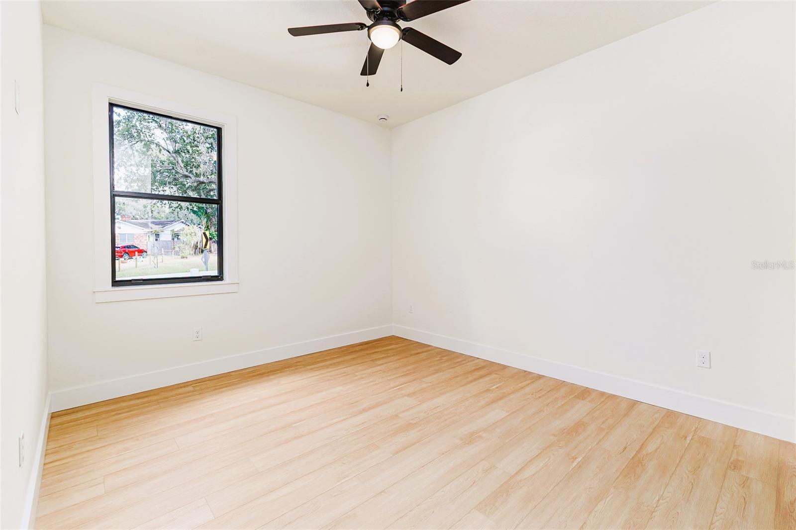 7907 N GREENWOOD AVE — photo 47