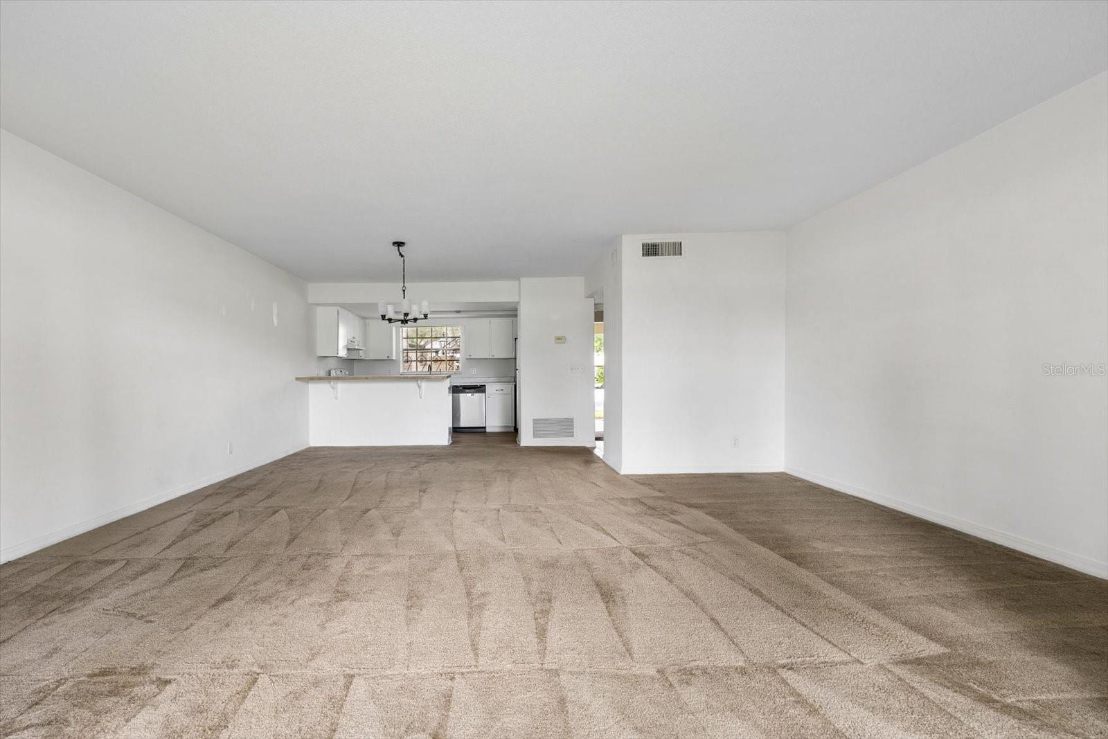 43 COUNTRY CLUB DR — photo 4