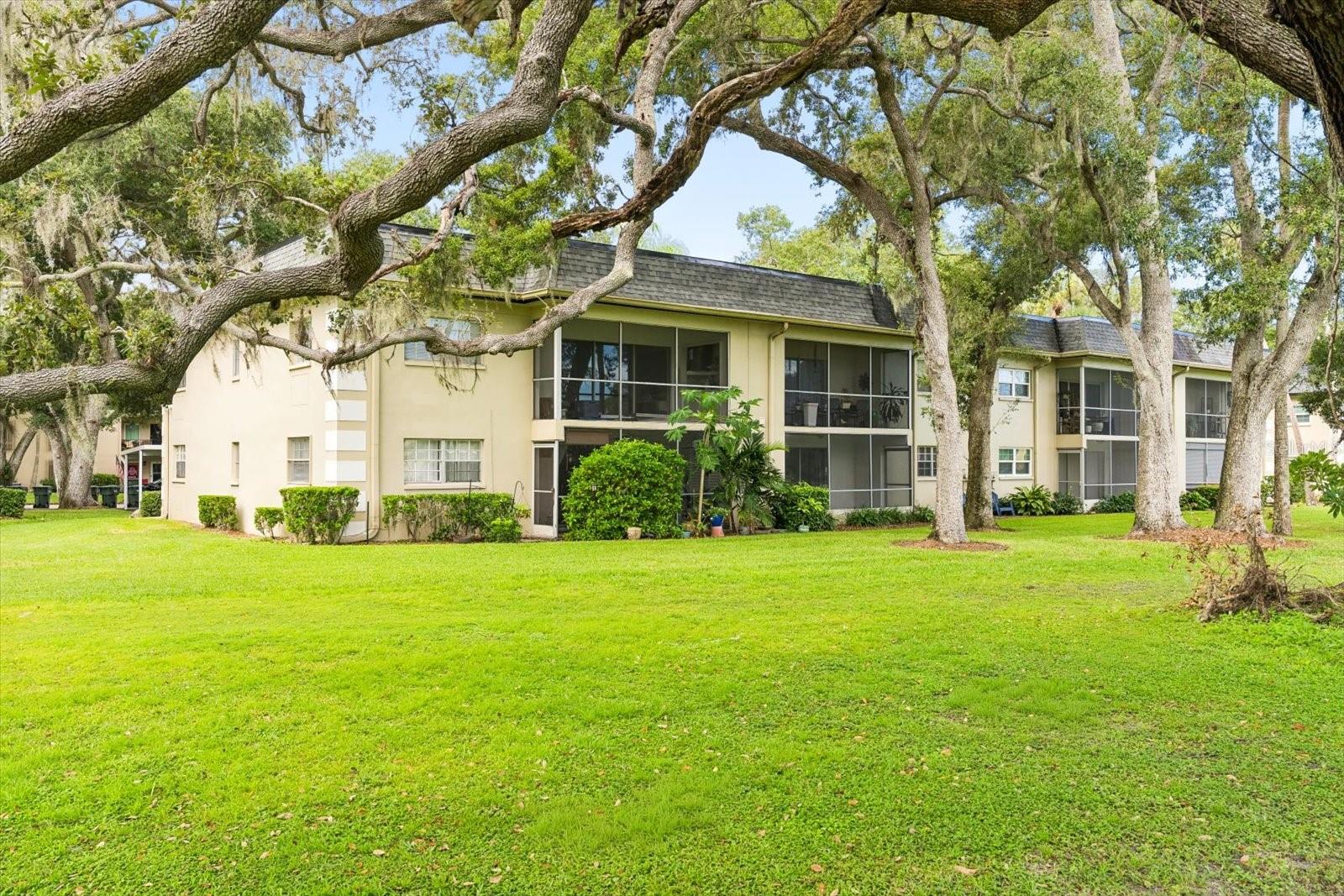 43 COUNTRY CLUB DR — photo 13