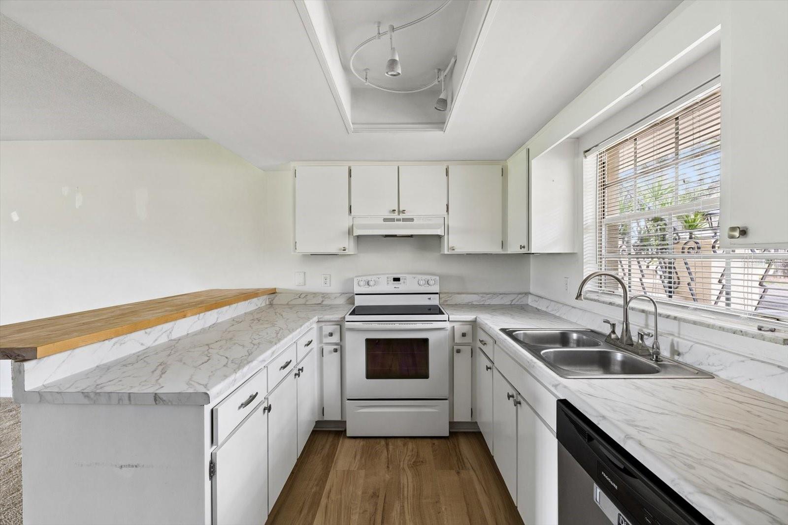 43 COUNTRY CLUB DR — photo 9
