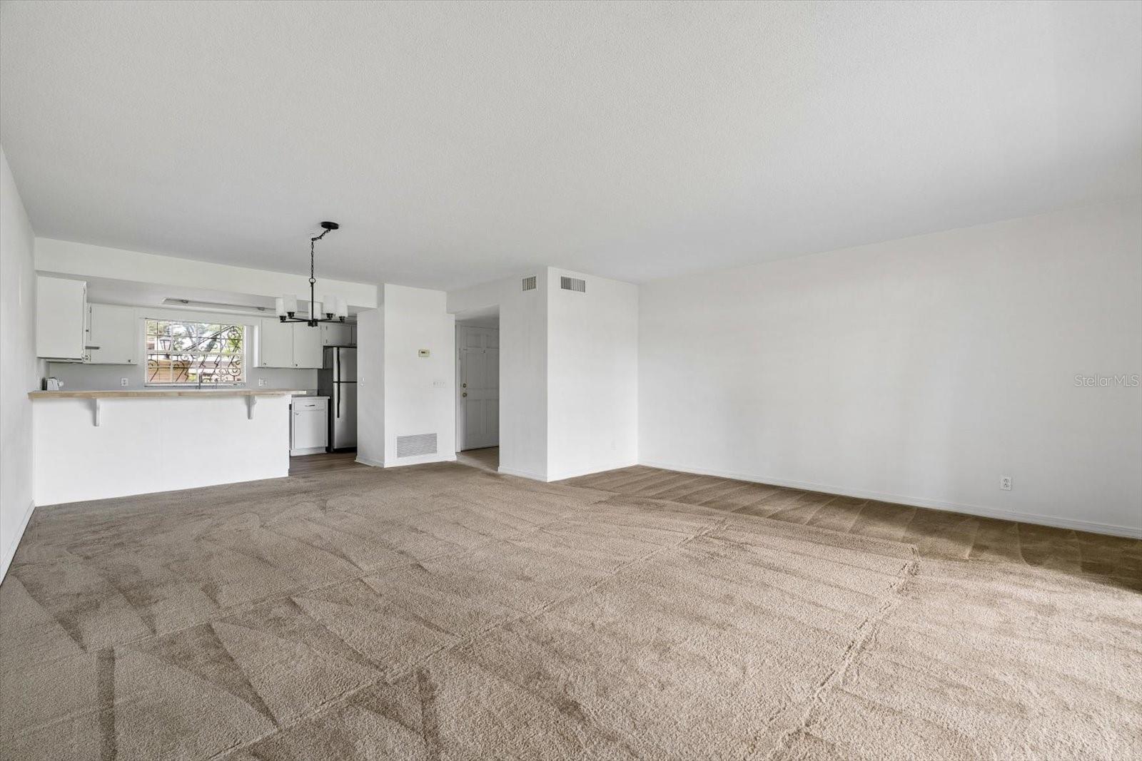 43 COUNTRY CLUB DR — photo 8