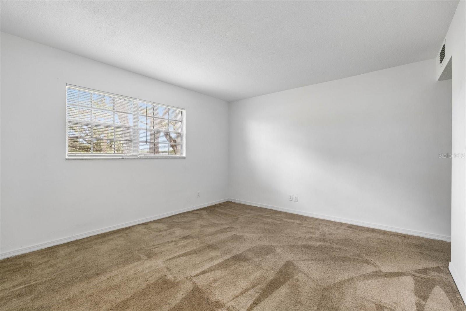 43 COUNTRY CLUB DR — photo 28