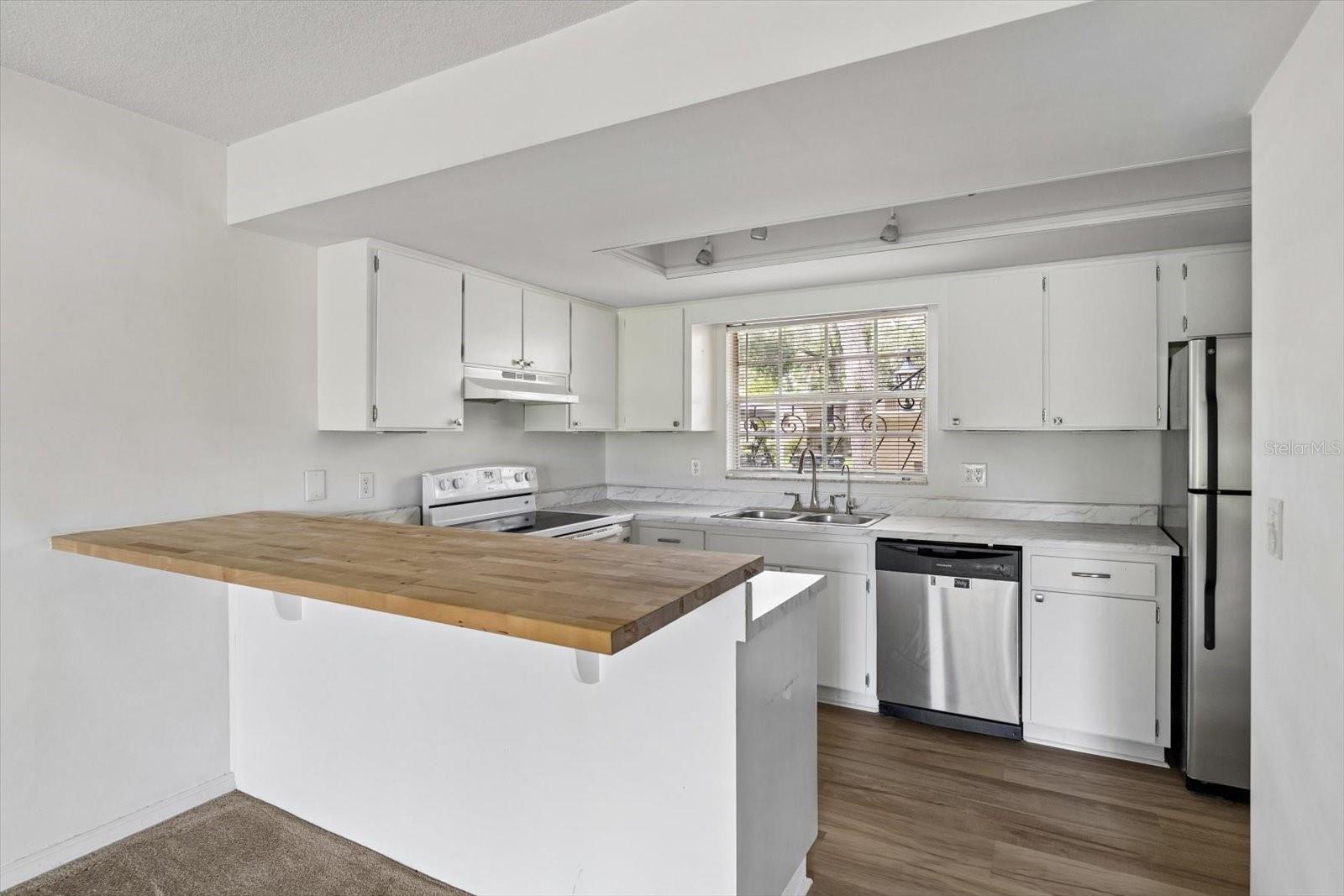 43 COUNTRY CLUB DR — photo 10