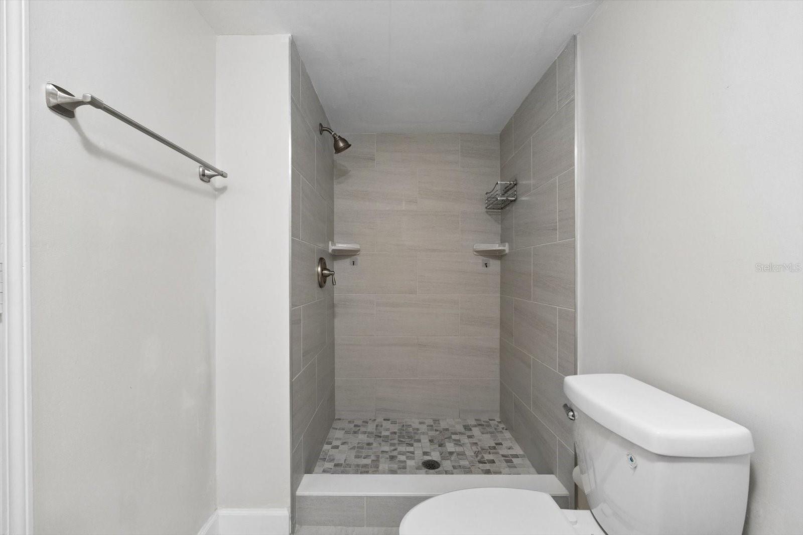 43 COUNTRY CLUB DR — photo 31