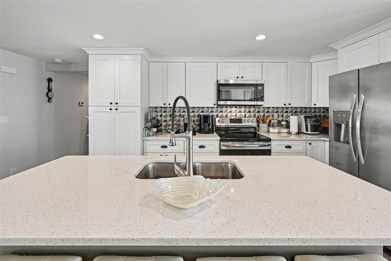 412 REDWOOD RD — photo 3