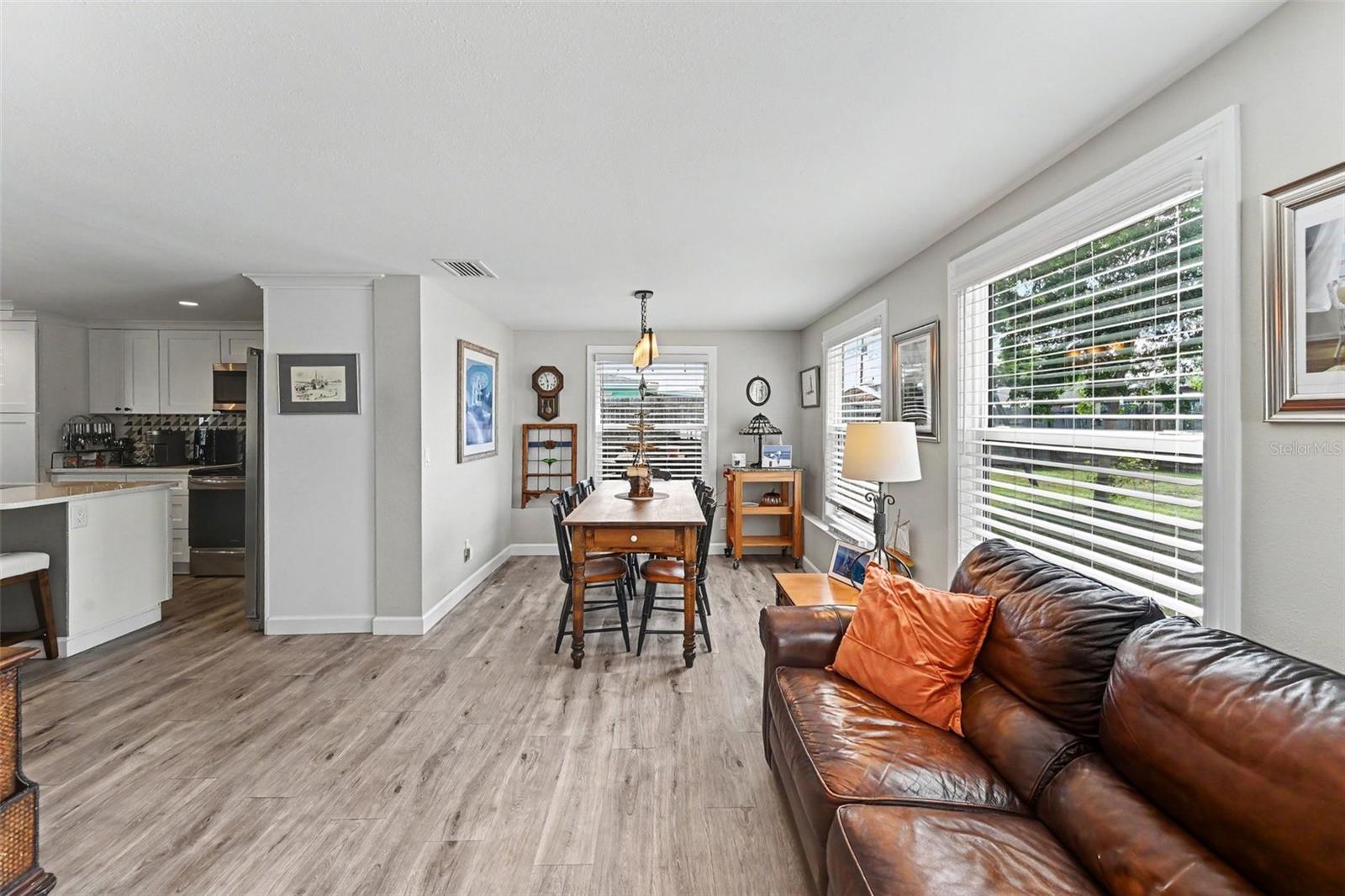 412 REDWOOD RD — photo 10
