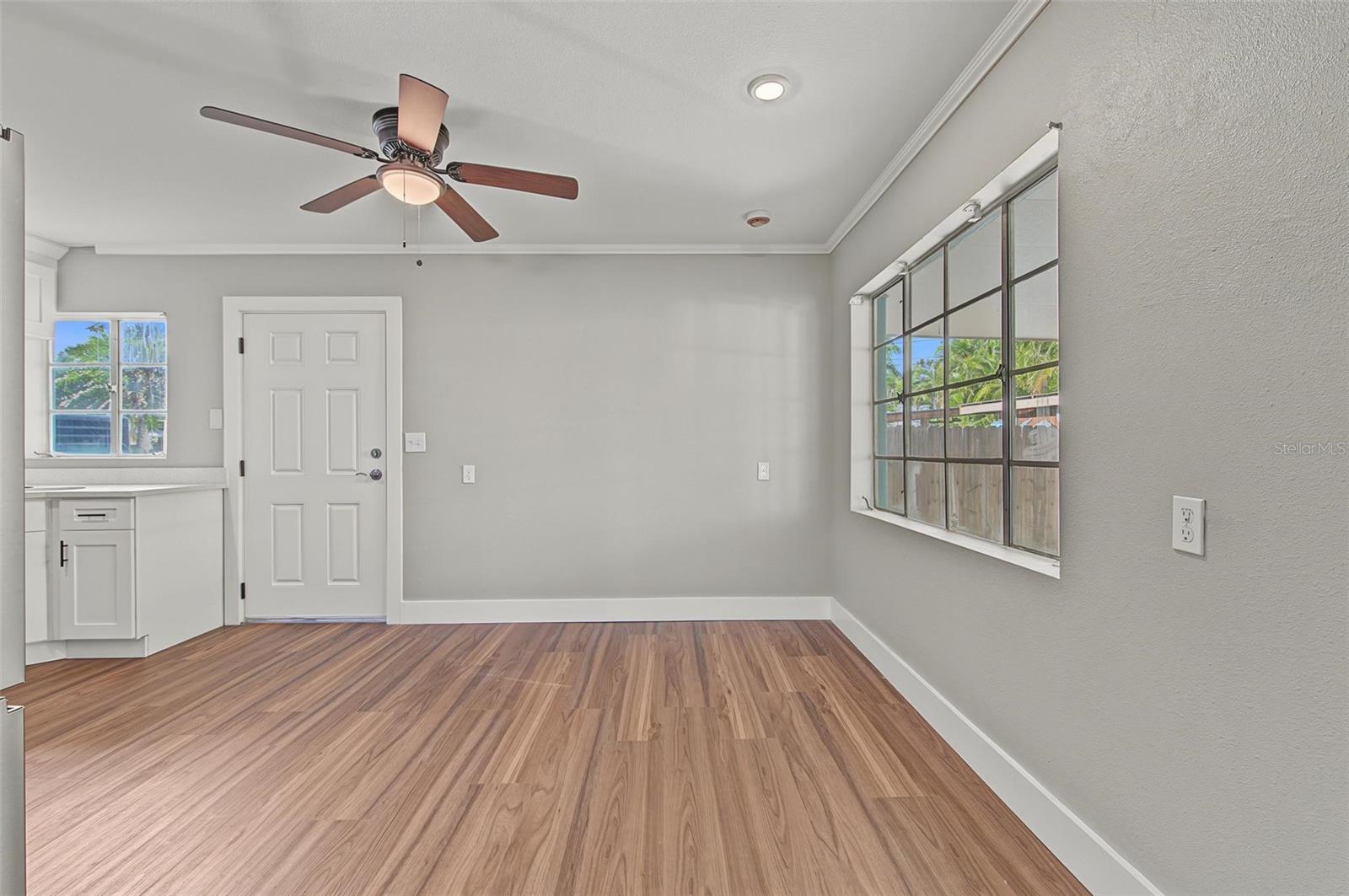603 INDIANA AVE — photo 10