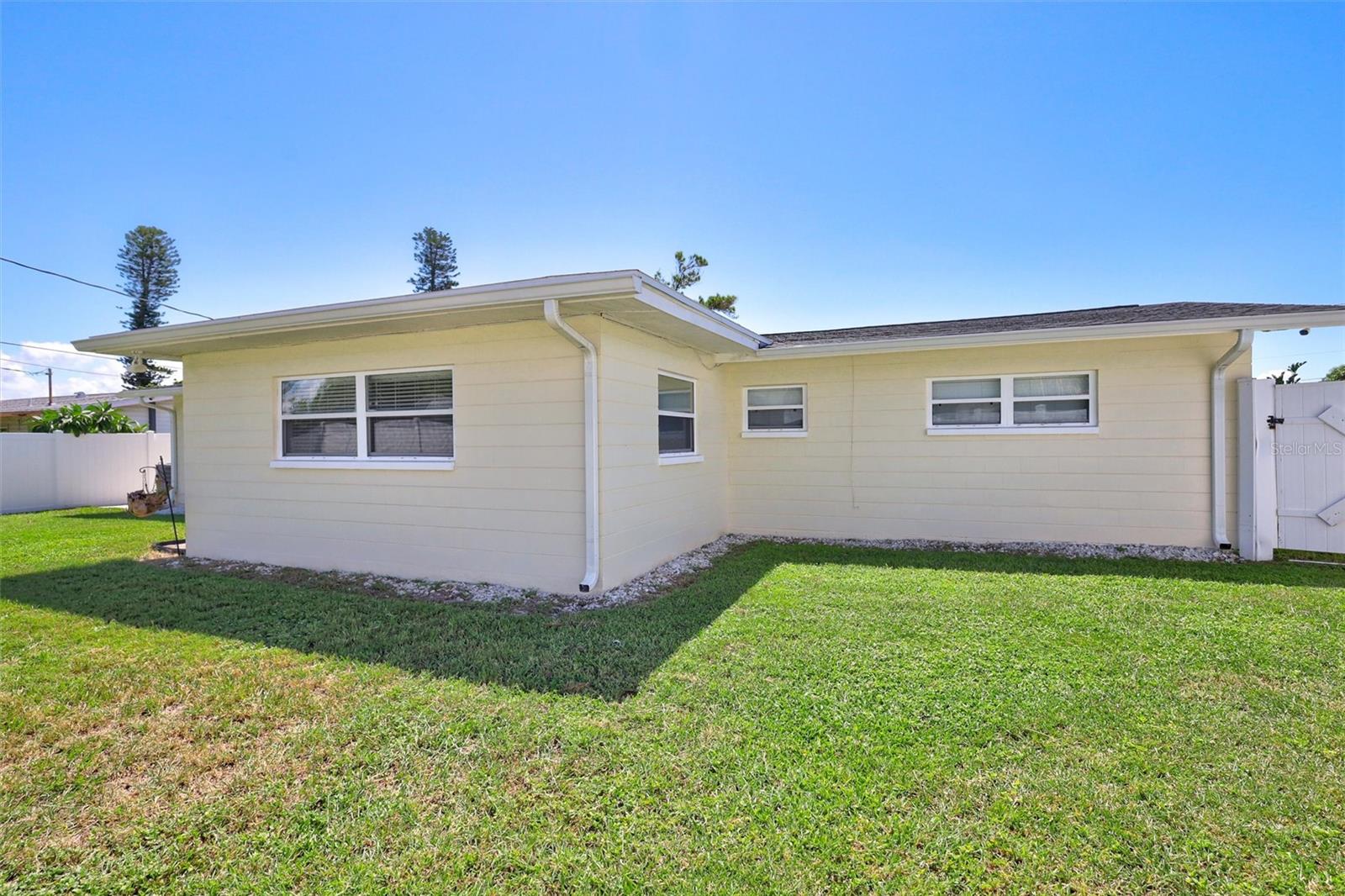 3672 SEAROBIN DR SE — photo 37