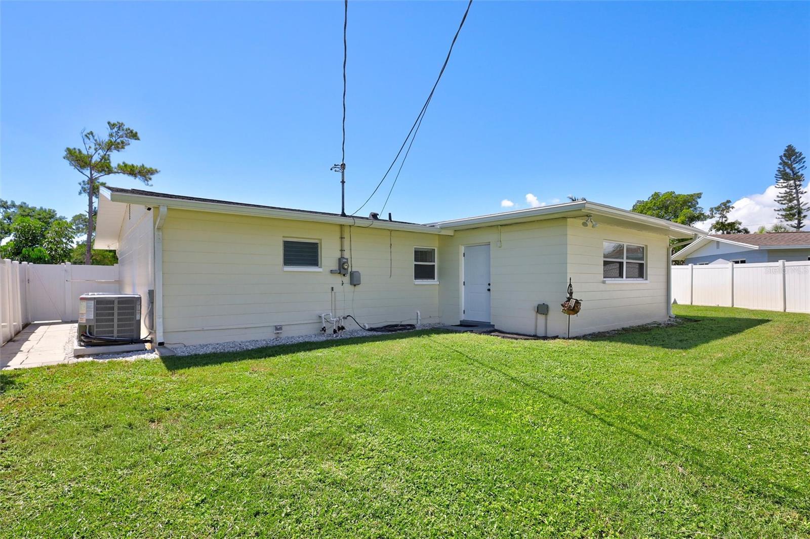 3672 SEAROBIN DR SE — photo 35