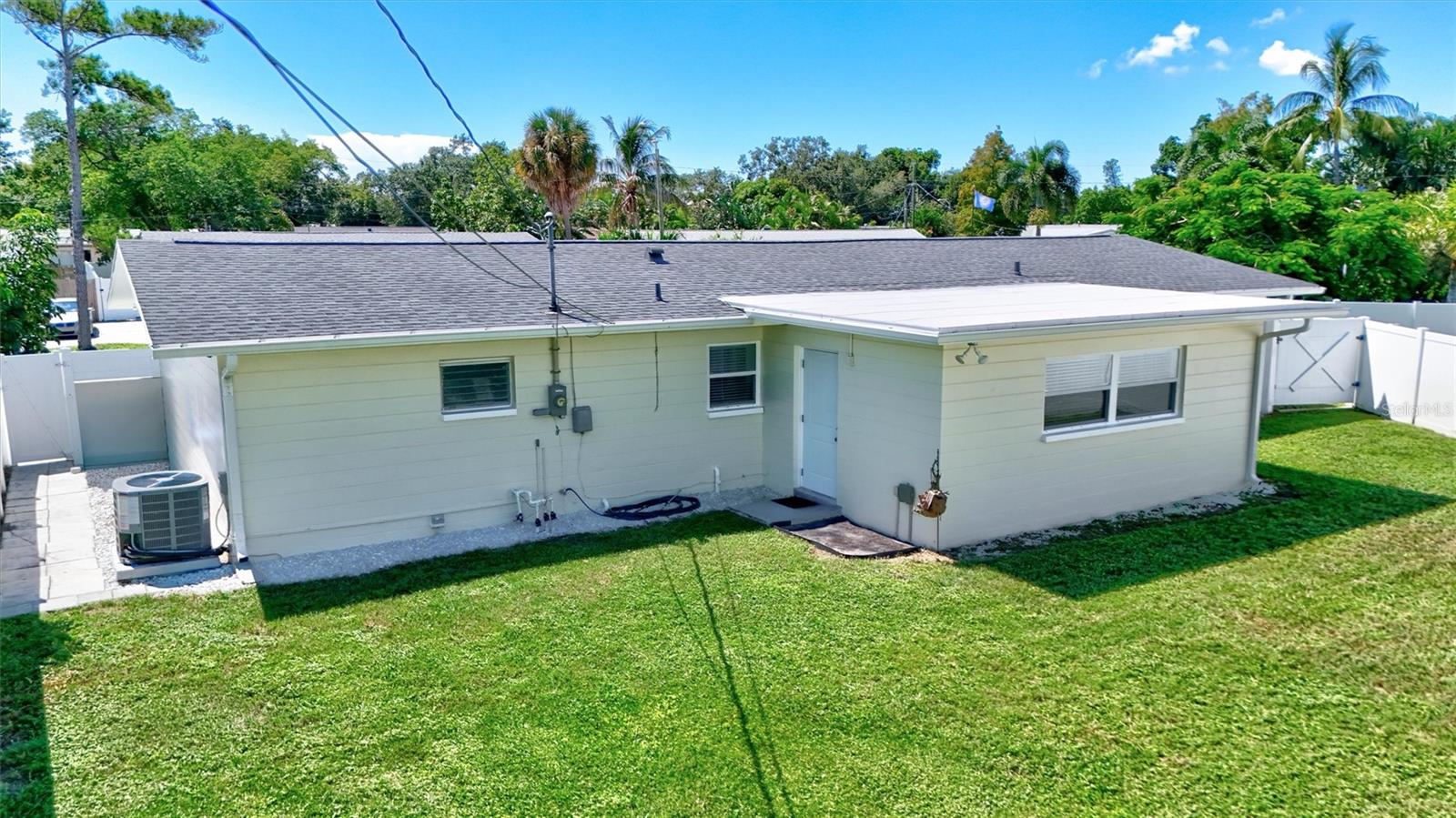 3672 SEAROBIN DR SE — photo 33
