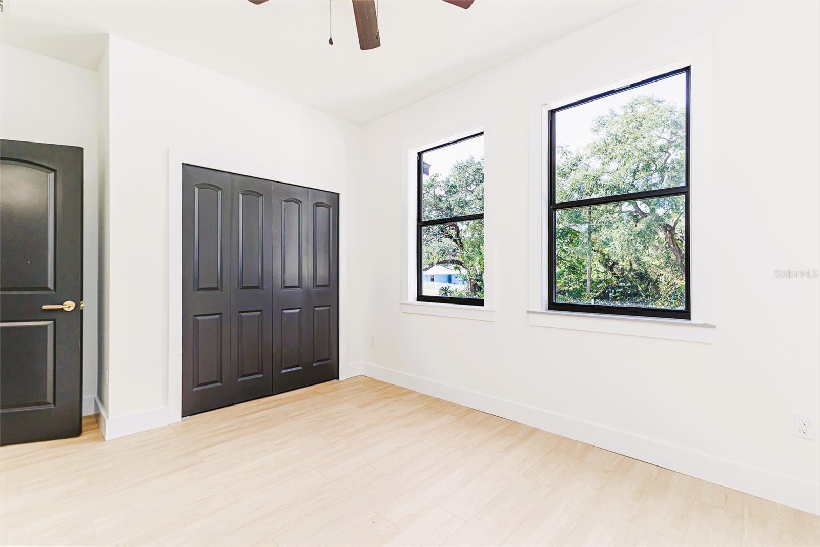 7905 N GREENWOOD AVE — photo 24