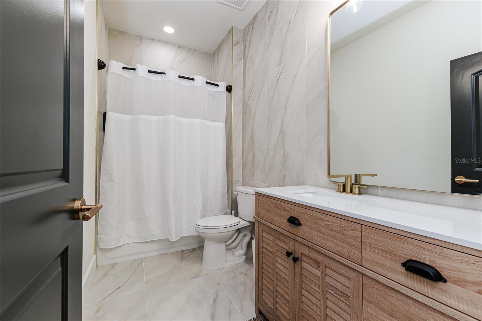 7905 N GREENWOOD AVE — photo 32