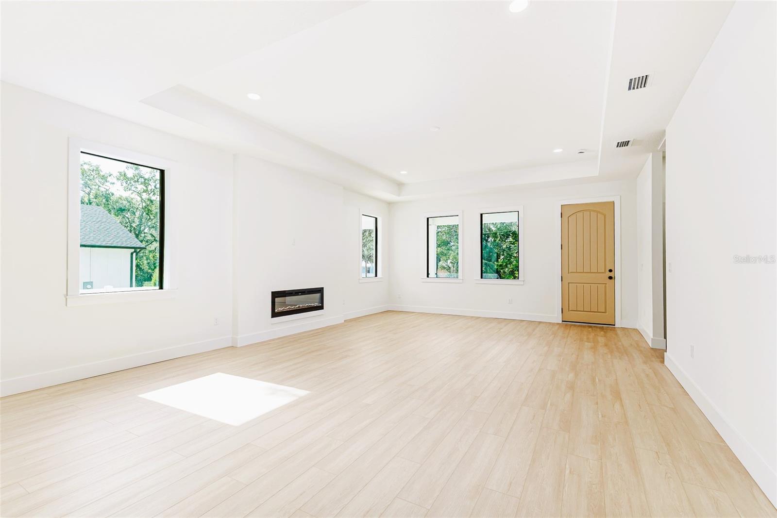 7905 N GREENWOOD AVE — photo 36