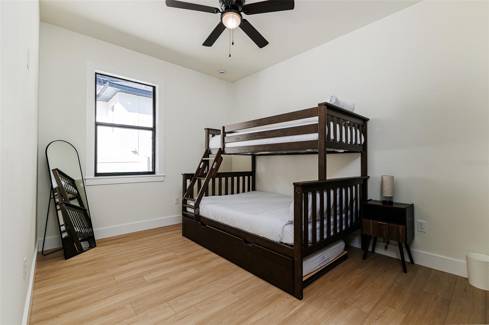 7905 N GREENWOOD AVE — photo 30