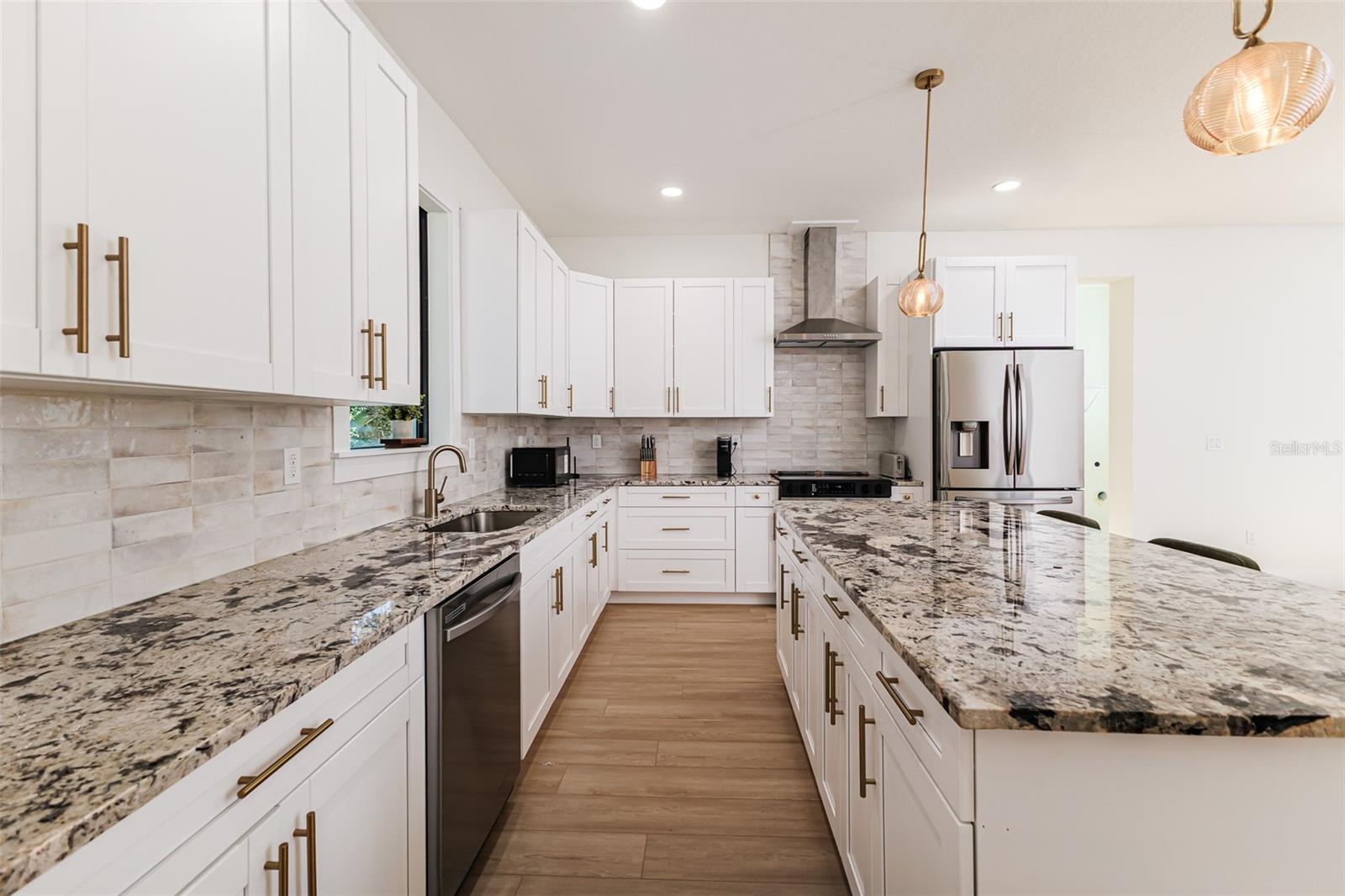 7905 N GREENWOOD AVE — photo 12
