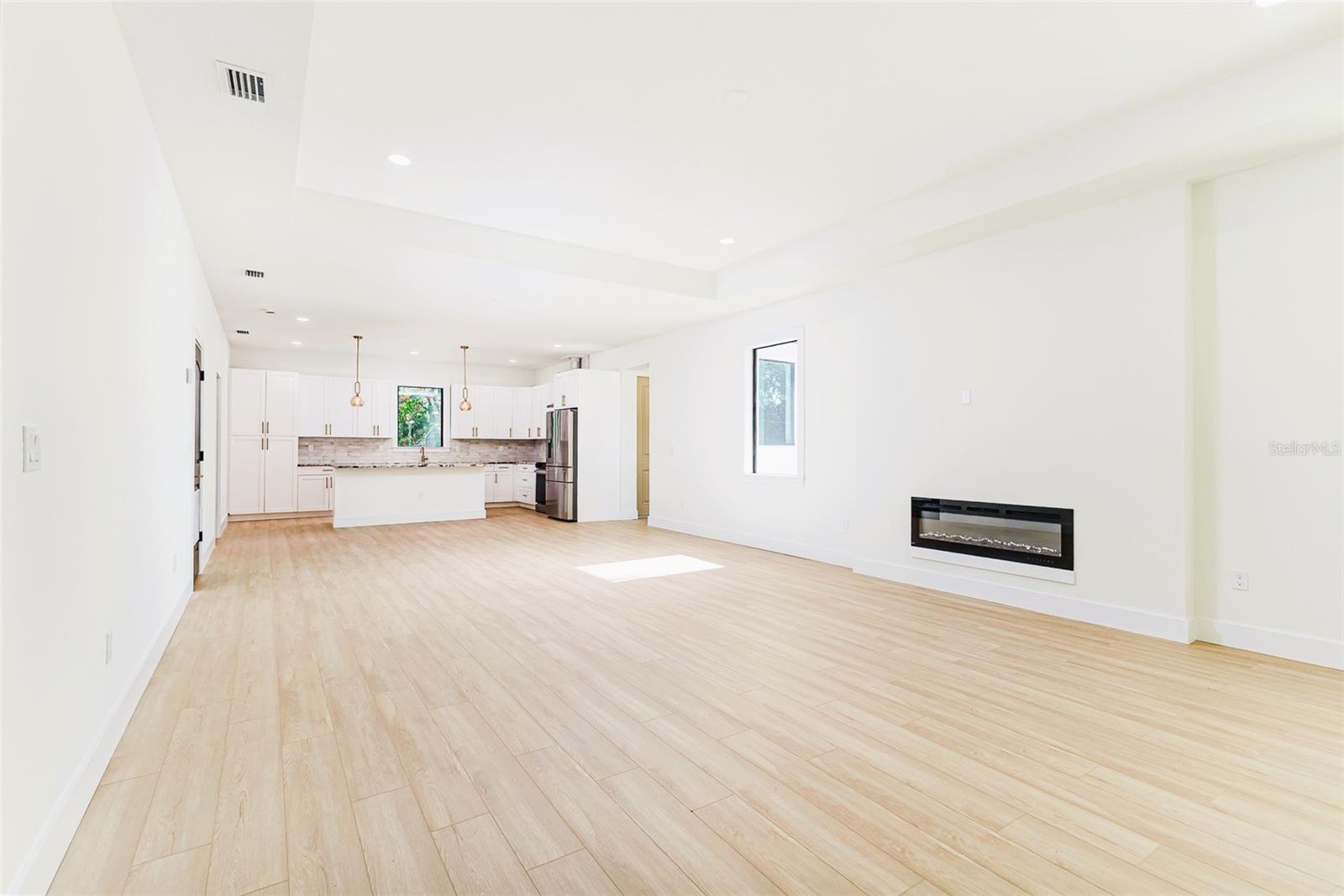 7905 N GREENWOOD AVE — photo 35