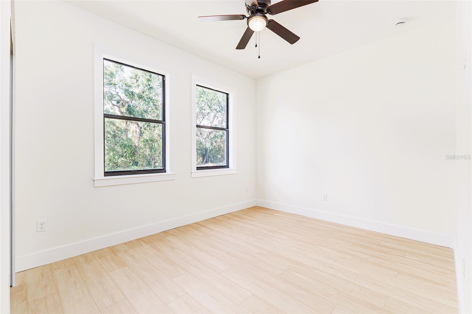 7905 N GREENWOOD AVE — photo 23