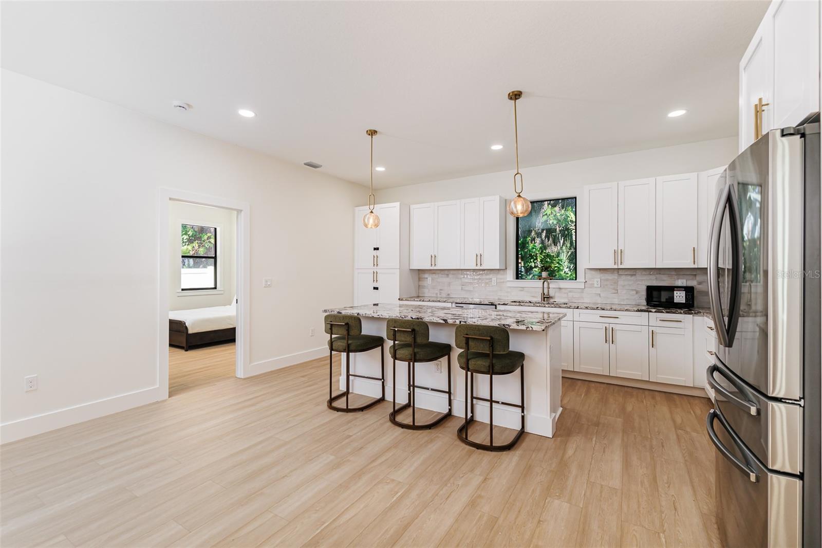 7905 N GREENWOOD AVE — photo 10