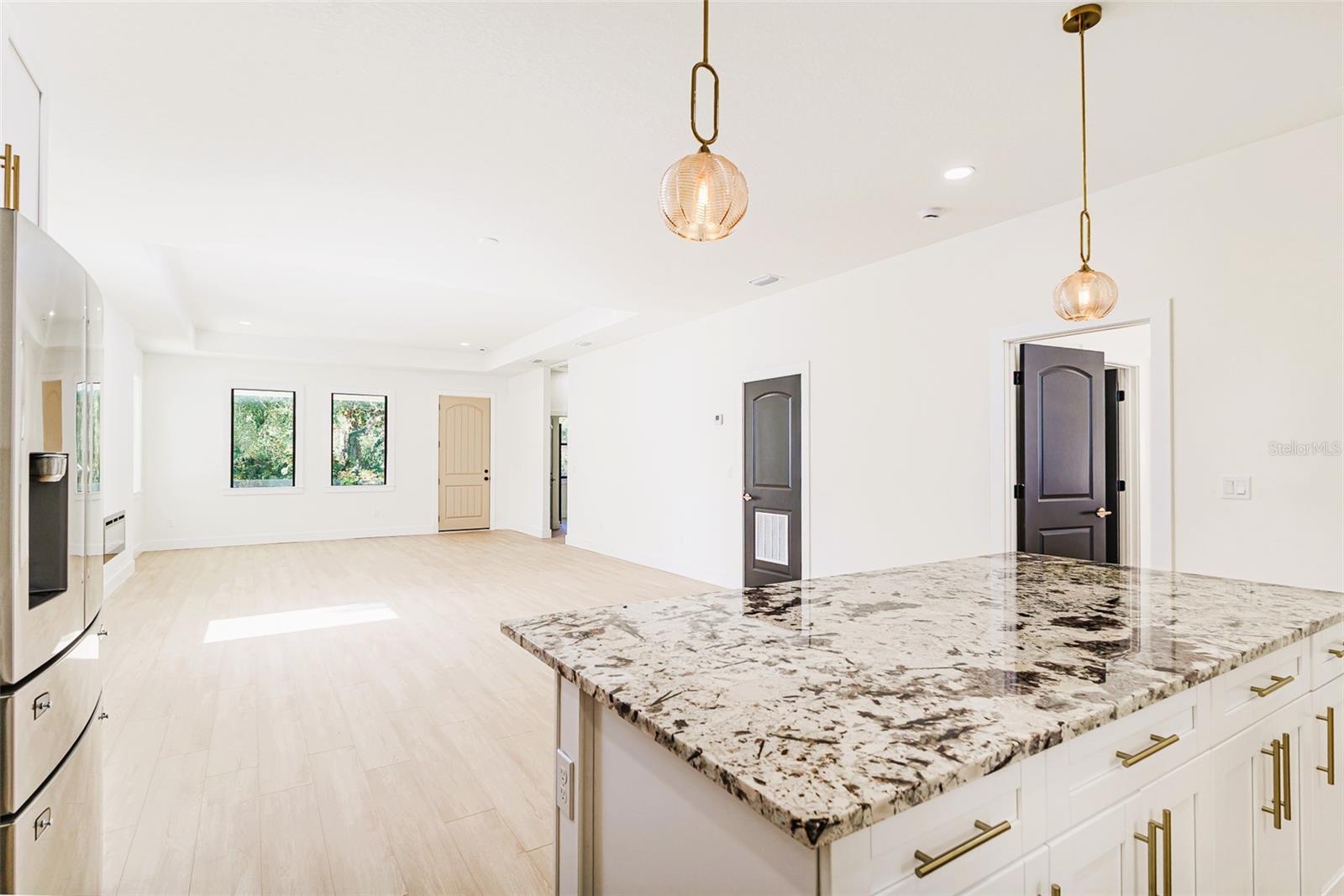 7905 N GREENWOOD AVE — photo 39
