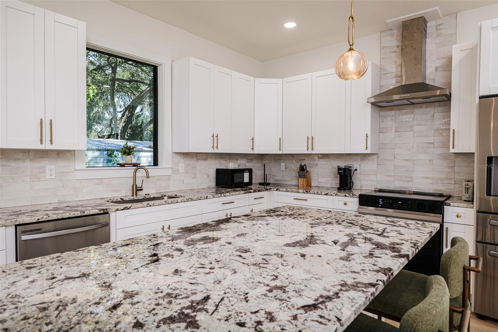 7905 N GREENWOOD AVE — photo 13