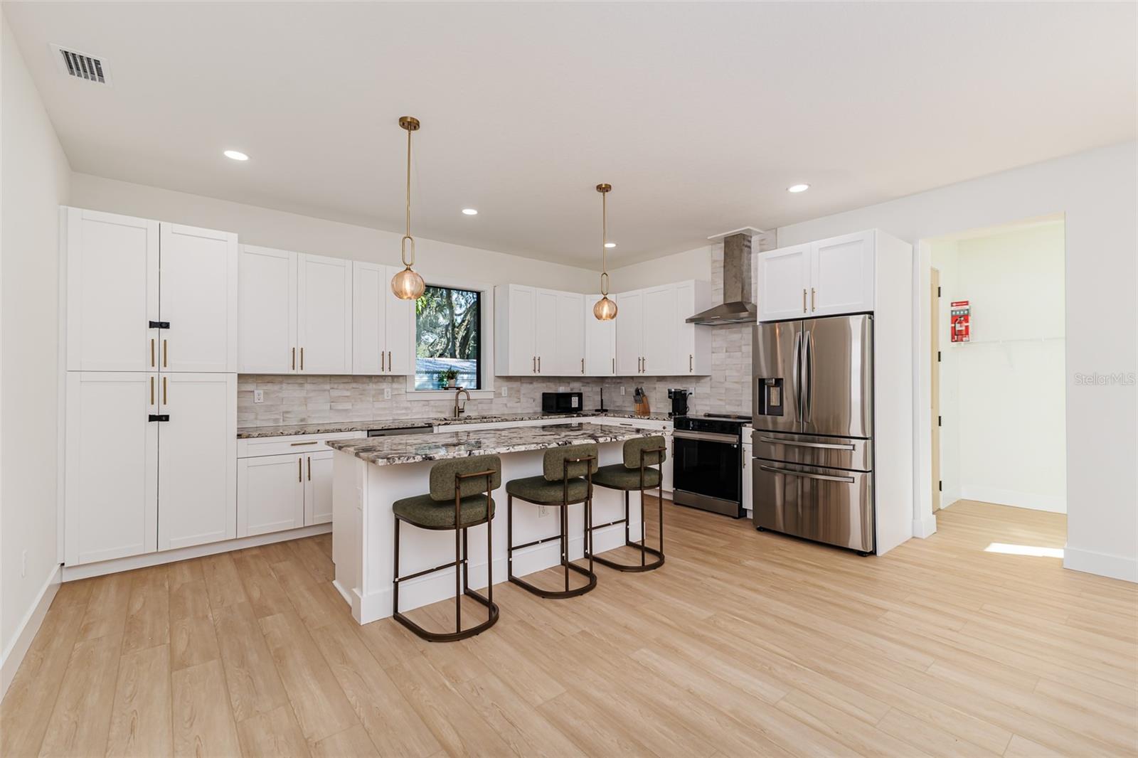 7905 N GREENWOOD AVE — photo 11
