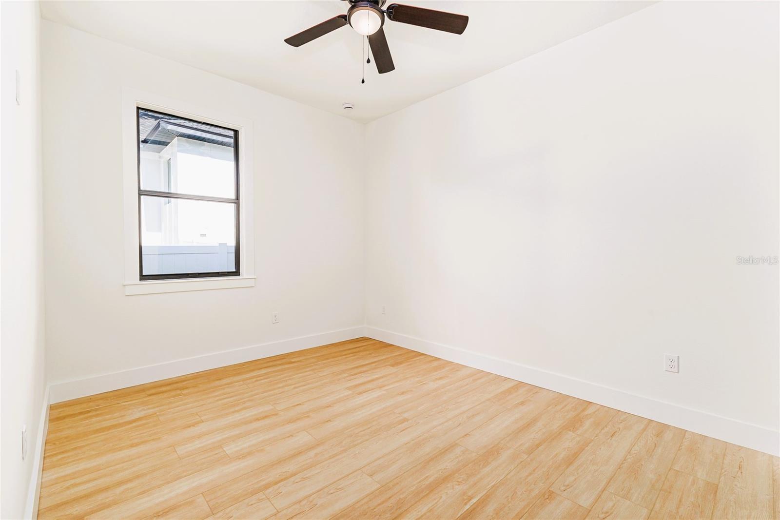 7905 N GREENWOOD AVE — photo 44