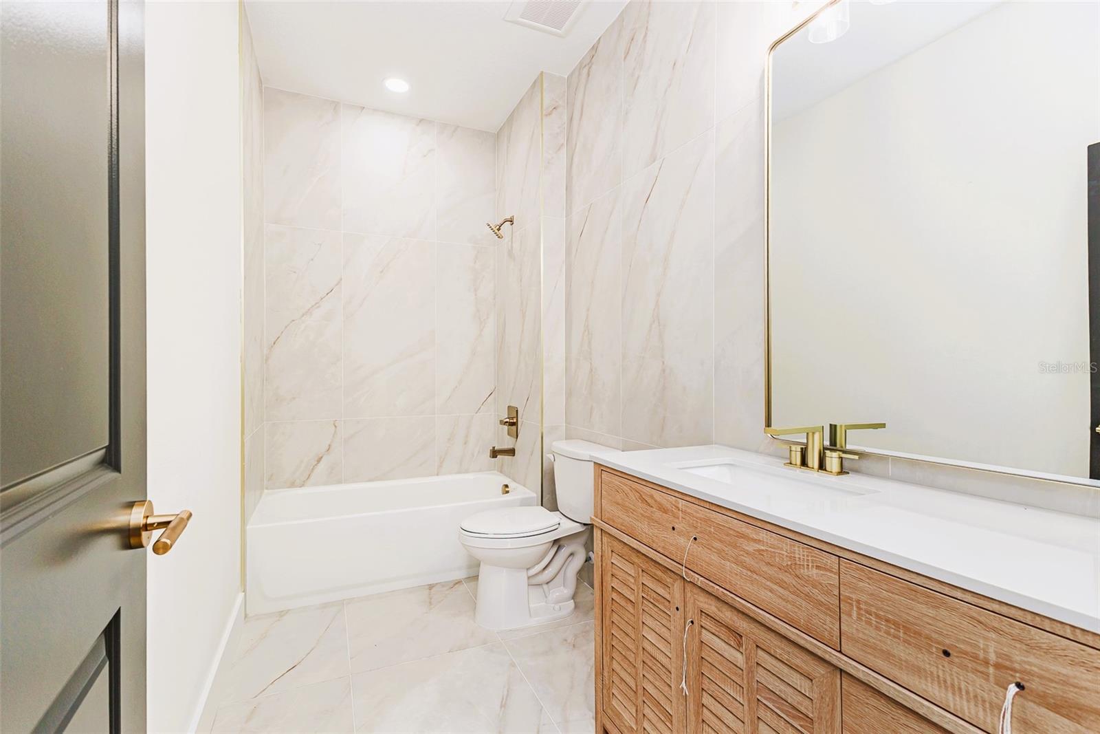 7905 N GREENWOOD AVE — photo 43