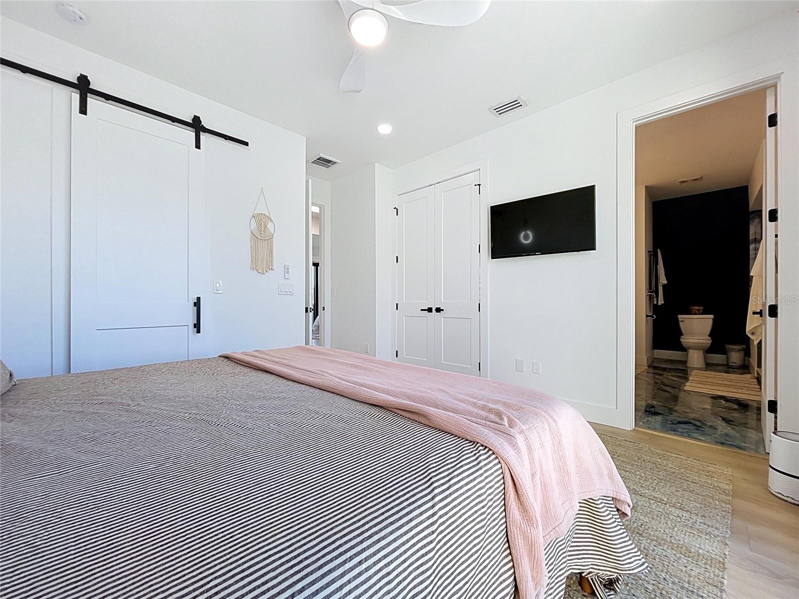 101 W WARREN AVE #3 — photo 24