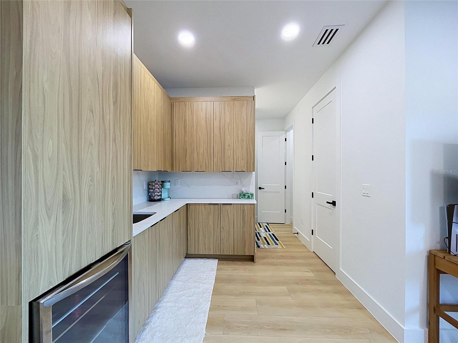 101 W WARREN AVE #3 — photo 49