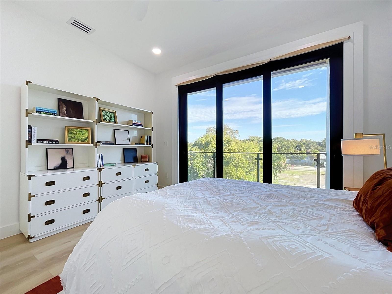 101 W WARREN AVE #3 — photo 35