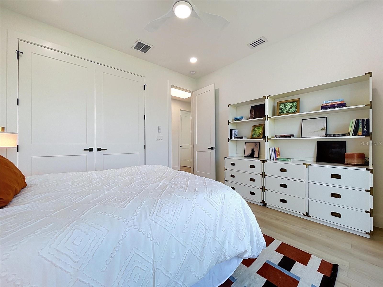 101 W WARREN AVE #3 — photo 34